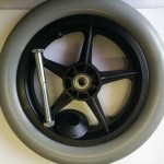 12"-os tömör, ipari csapágyas kerék. Porvédővel, tengellyel (M12x120mm)